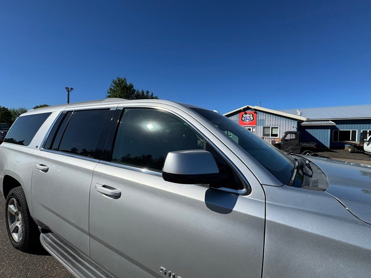 2017-chevrolet-suburban-image-20