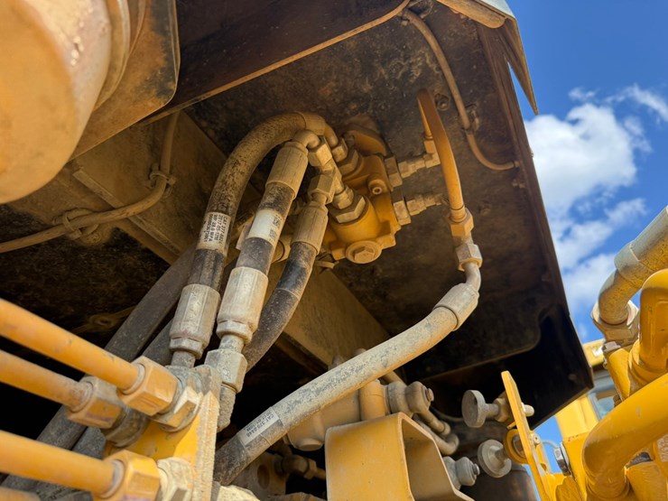 2017-caterpillar-988k-image-81