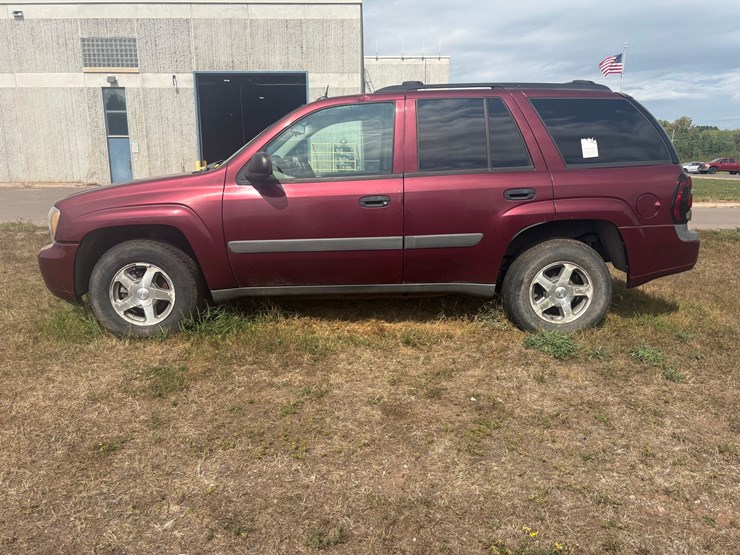 2005-chevrolet-trailblazer-ls-image-2