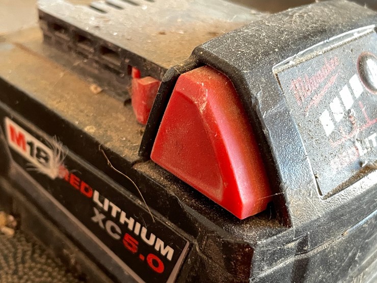 #5512-•-(3)-milwaukee-18v-batteries-and-charger-image-17