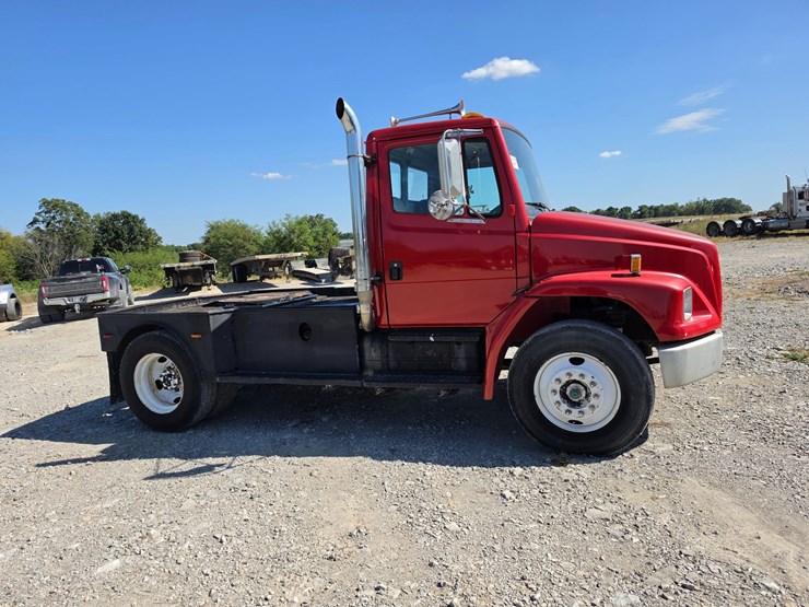 1997-freightliner-fl70-image-21