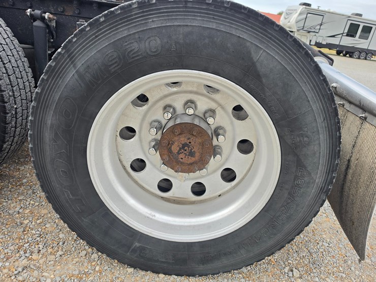 2005-peterbilt-379-image-118