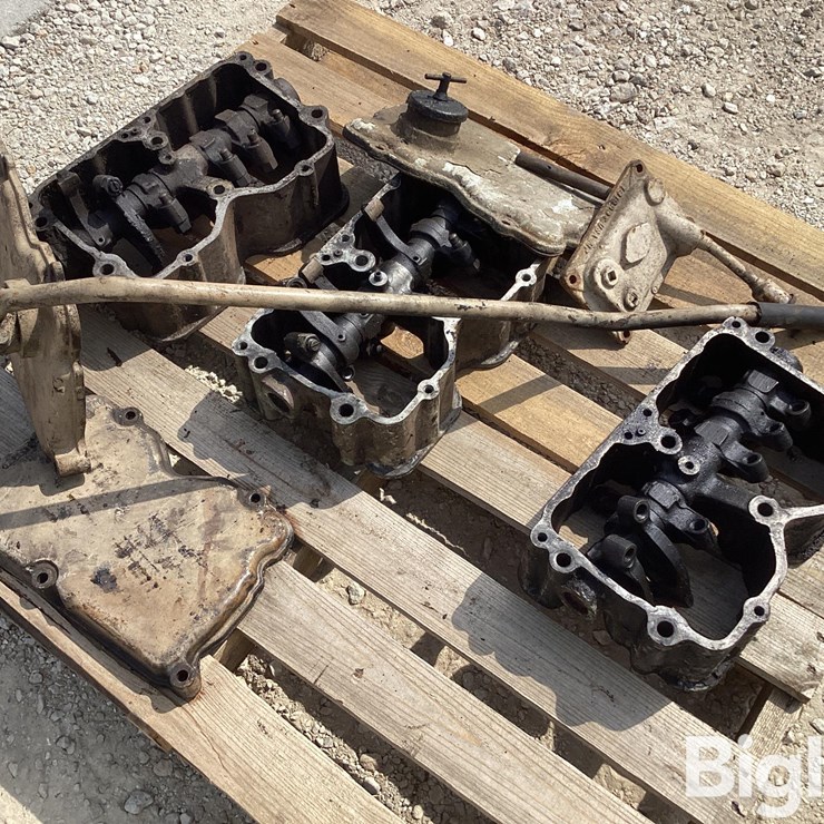 Cummins Small Cam Rocker Box