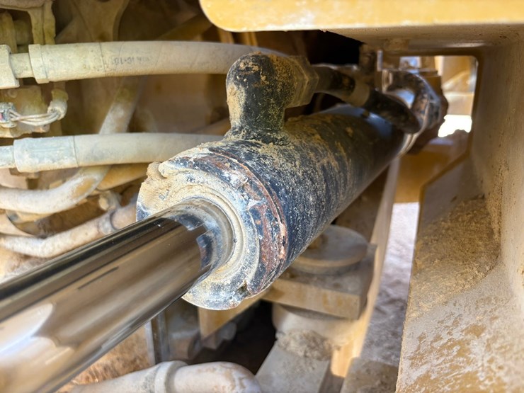 2014-caterpillar-972k-image-48