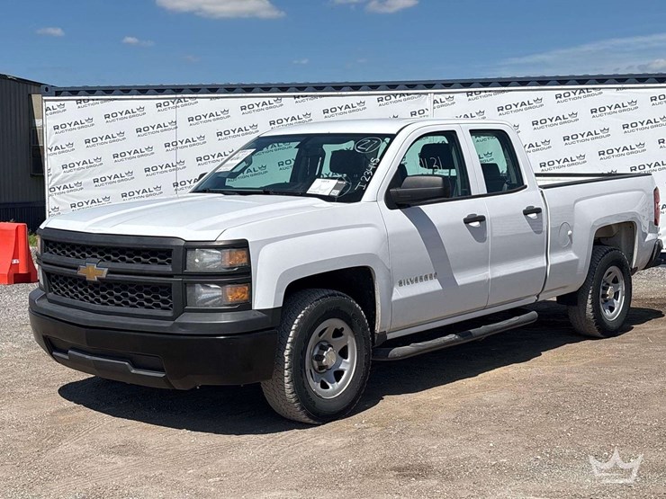 2014-chevrolet-silverado-crew-cab-pickup-truck-image-1