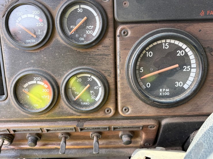 1996-cummins-m11-image-81