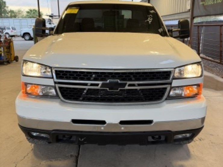 2003-chevrolet-silverado-p/u-image-3
