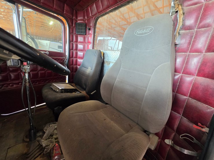 #25275-•-1980-peterbilt-359-day-cab-truck-image-39