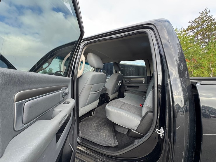 2013-dodge-2500-image-38
