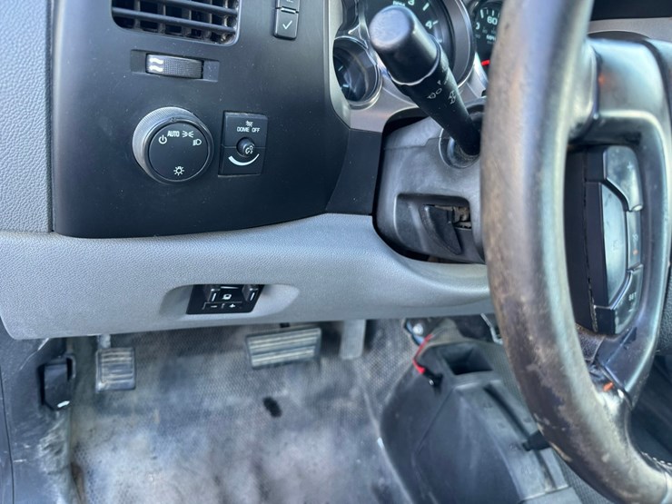 2013-chevrolet-3500-image-41