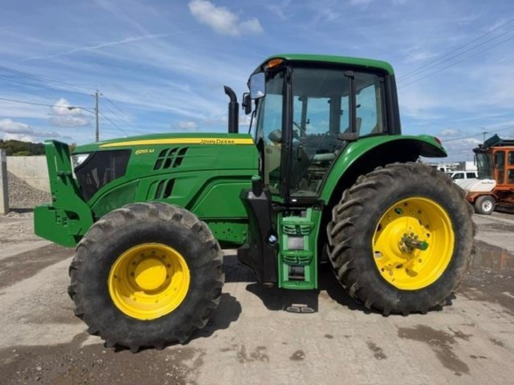 2019-john-deere-6155m-image-1