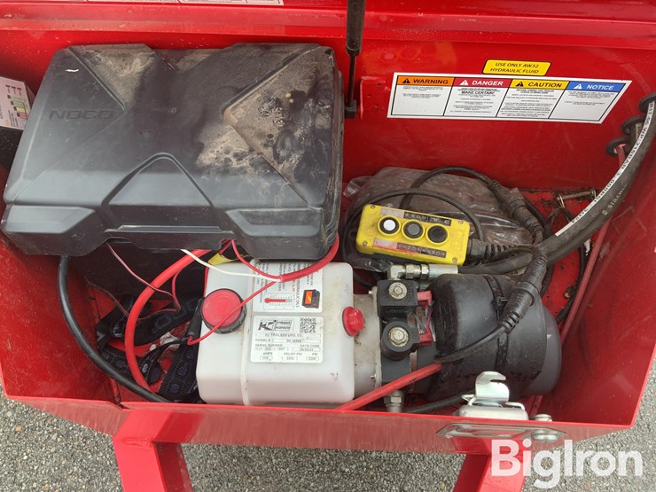 2025-massey-ferguson-730-image-14