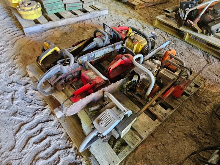 #8755-•-pallet-of-chainsaws-image-4