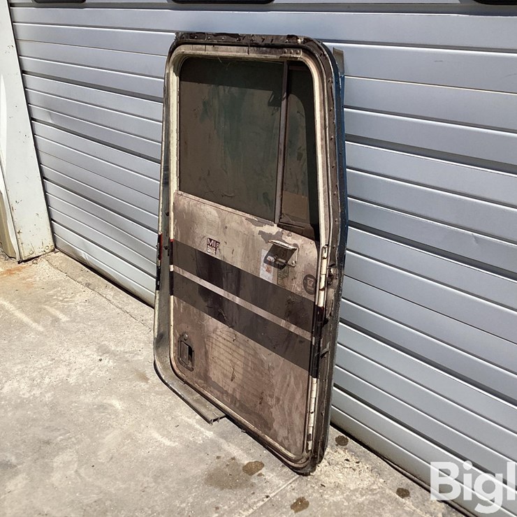 Kenworth Front Passenger Side Bottom Latch Door
