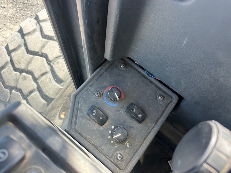 2013-deere-872gp-image-68