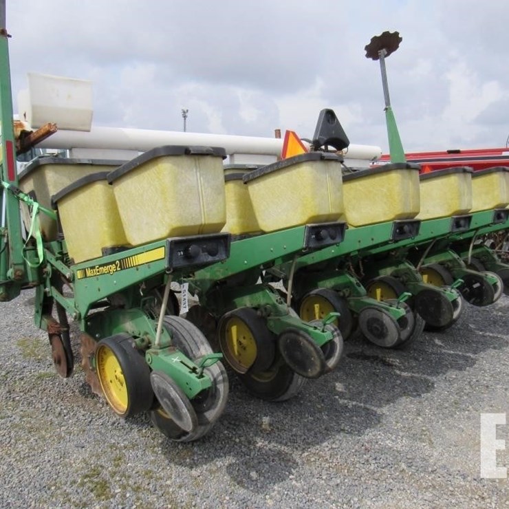 JOHN DEERE 7200