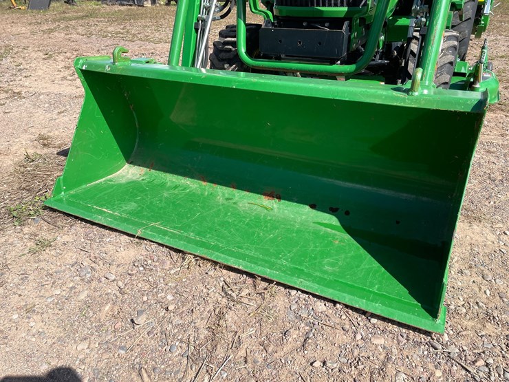2025-john-deere-2025r-image-27