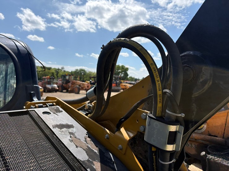 #2480-•-2011-caterplillar-289c-tracked-skid-steer-image-42