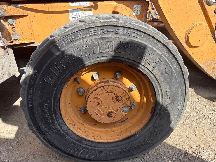 #2483-•-2009-case-570mxt-series-3-skip-loader-image-52