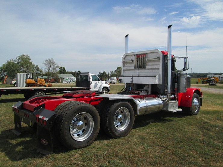 2006-peterbilt-389-image-3