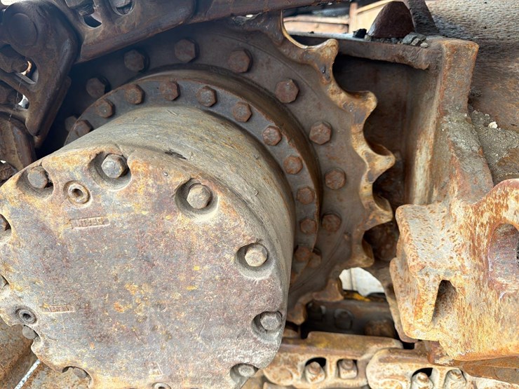 deere-200d-lc-image-9