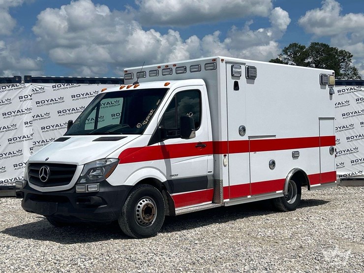 2015-mercedes-benz-sprinter-3500-image-1
