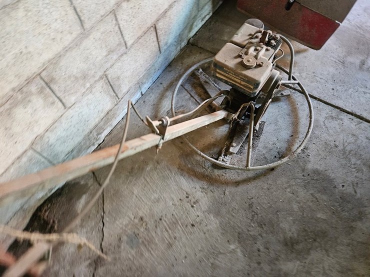 #8771-•-concrete-finisher-image-3