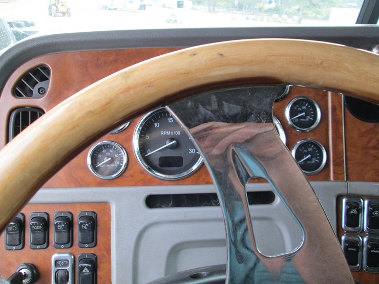 2006-peterbilt-379-image-39