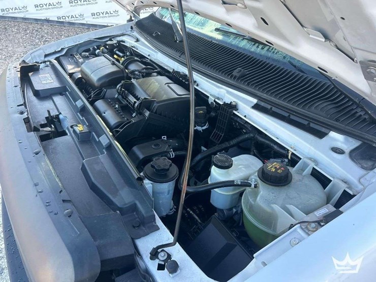 2023-ford-e350-image-9