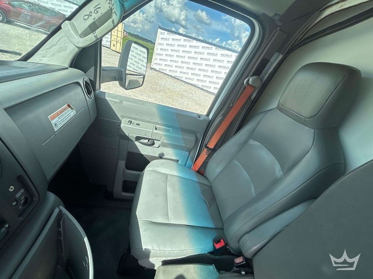 2019-ford-e350-image-23