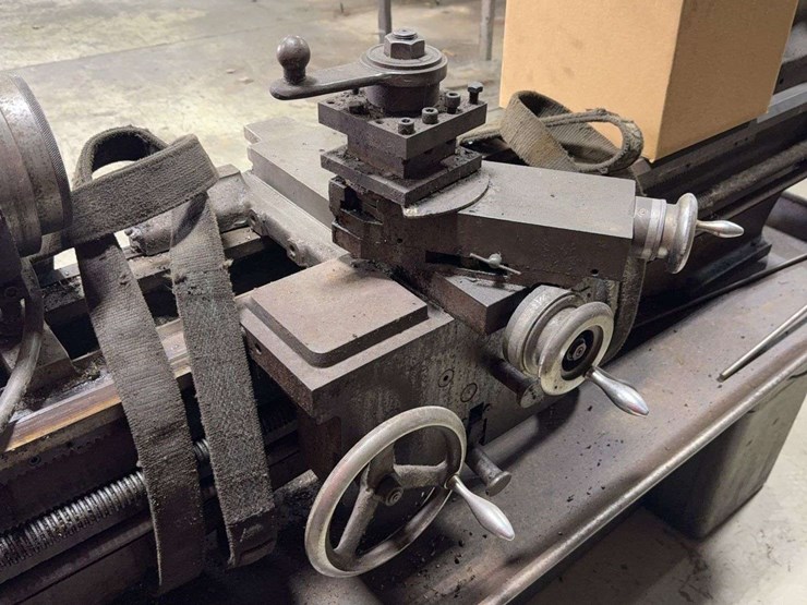 colchester-lathe,-2300-&-1150-r.p.m-spindle-speeds-image-4