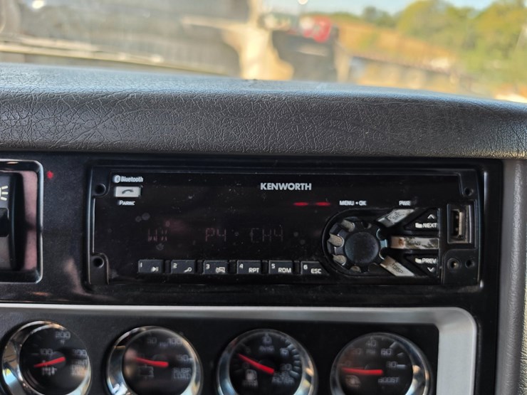 2018-kenworth-t800-image-69
