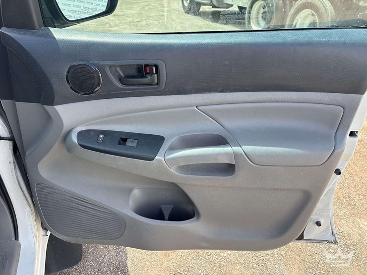 2014-toyota-tacoma-image-21
