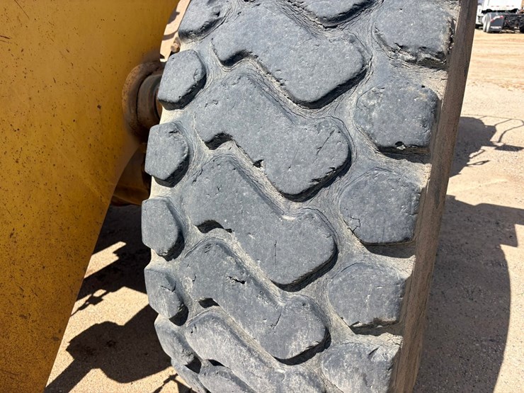 #3650-•-2011-komatsu-w380-6-wheel-loader-image-63