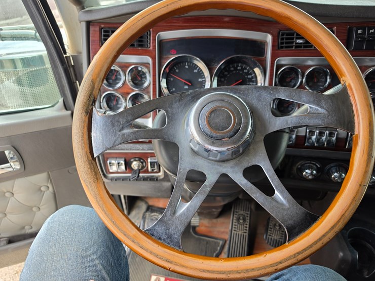 2007-kenworth-w900-image-72