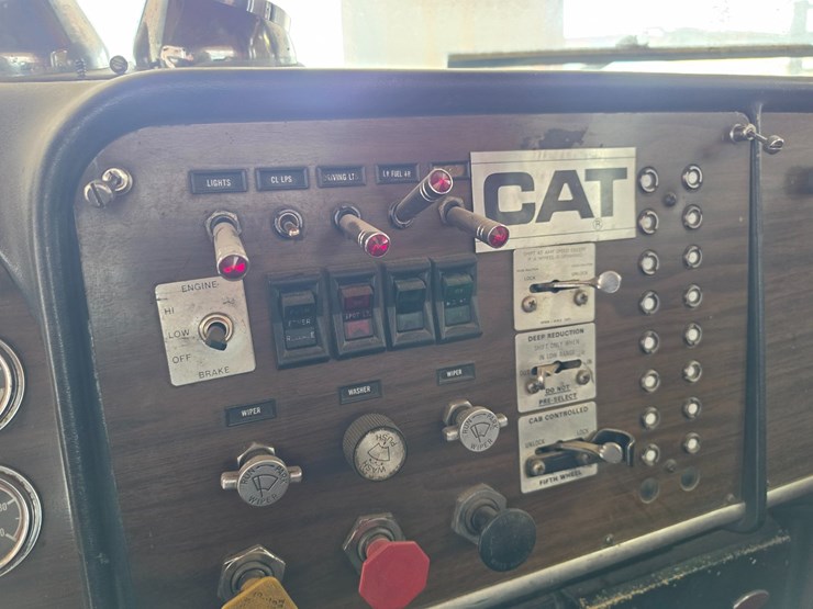 #25275-•-1980-peterbilt-359-day-cab-truck-image-28