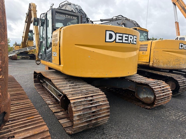 deere-225d-lc-image-6