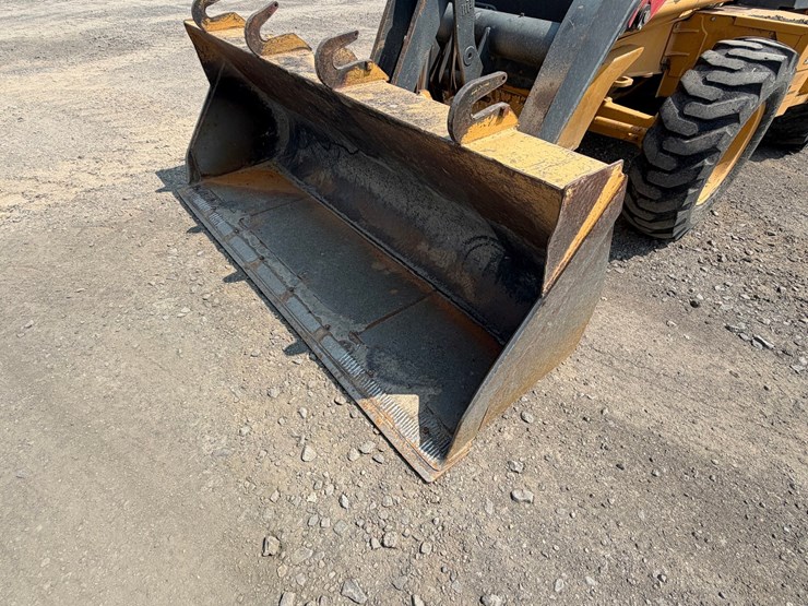 2016-deere-410l-image-13
