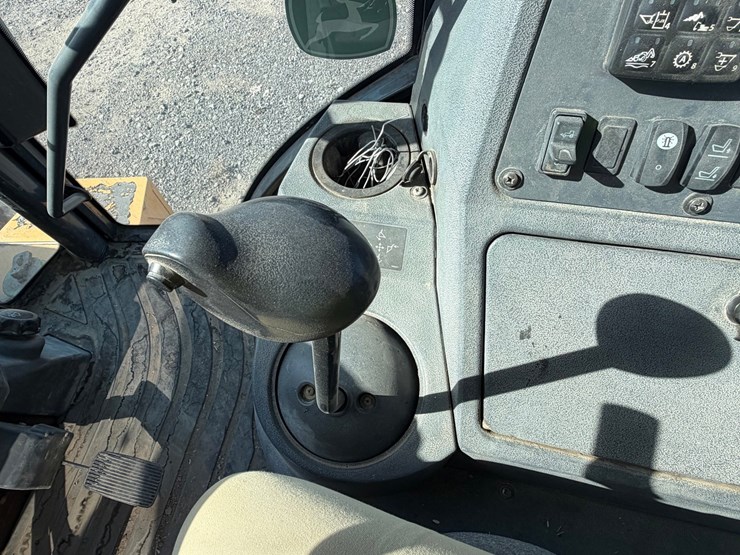 2017-deere-410l-image-72