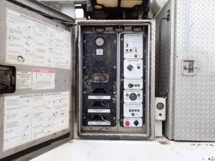 2015-freightliner-114sd-image-75