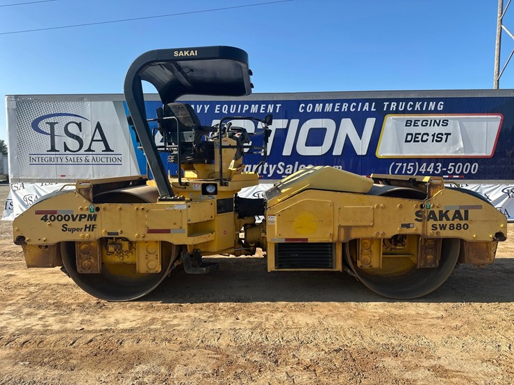 #2410-•-2015-sakia-sw880-double-drum-smooth-roller-compactor-image-6