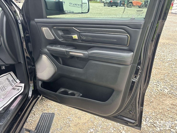 2019-dodge-1500-image-17