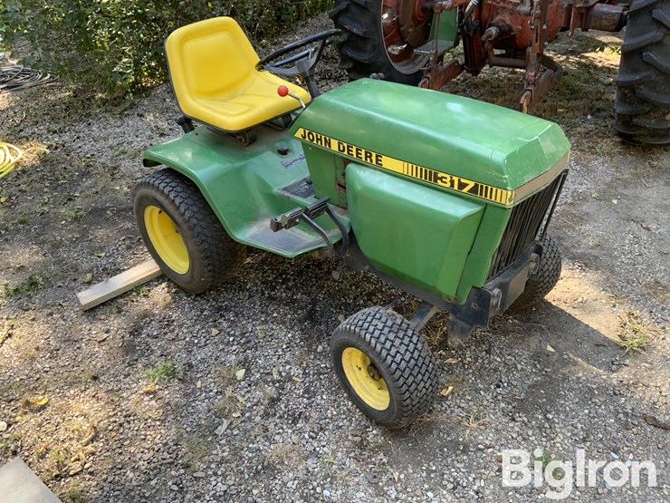 john-deere-317-image-3