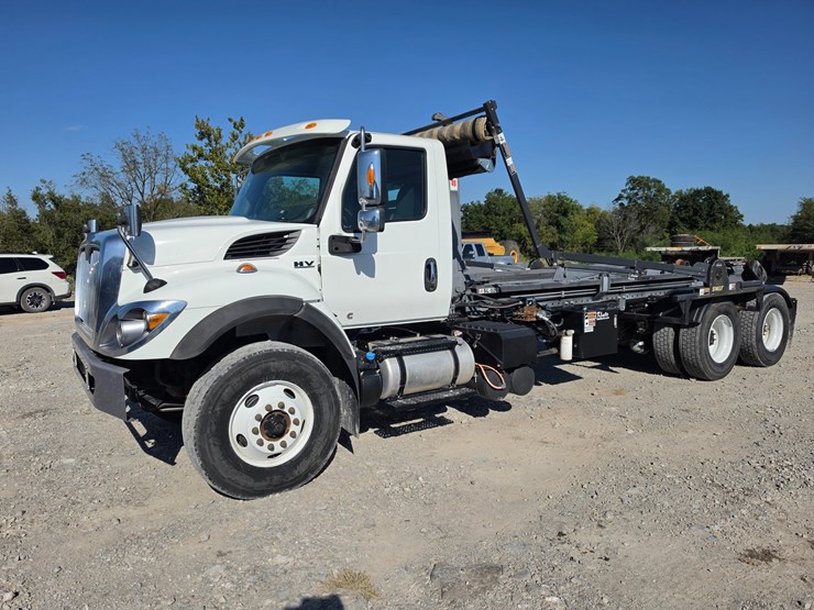 #25286-•-2021-international-hv607-truck-image-3