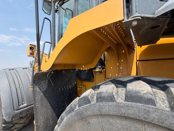 2019-deere-744k-image-60