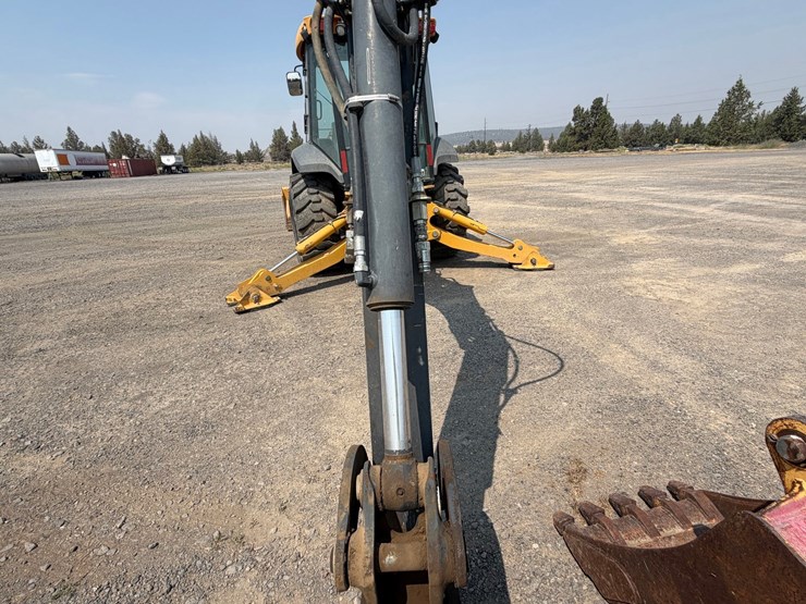 2016-deere-410l-image-48