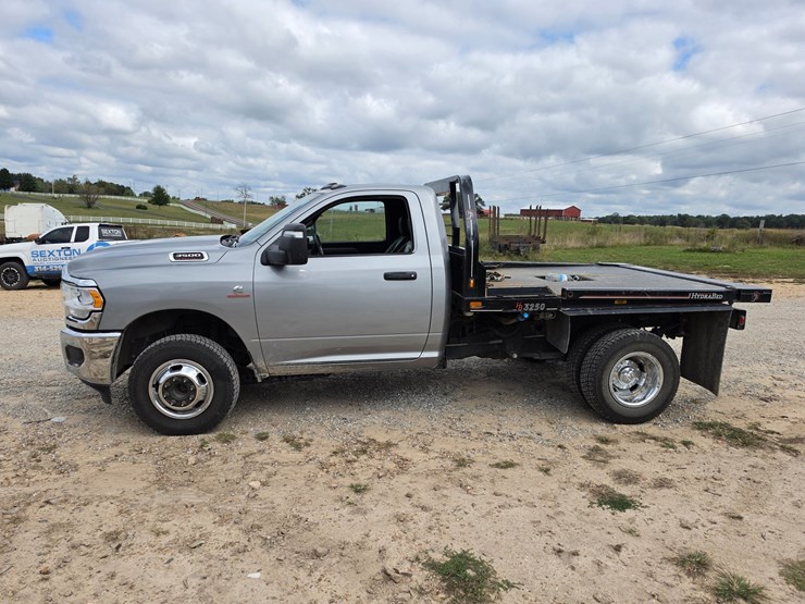 2024-dodge-3500-image-3