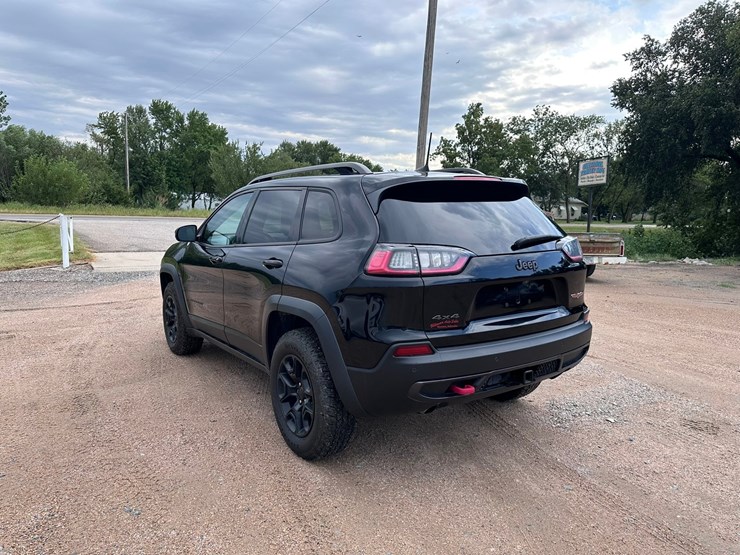 2019-jeep-cherokee-image-8