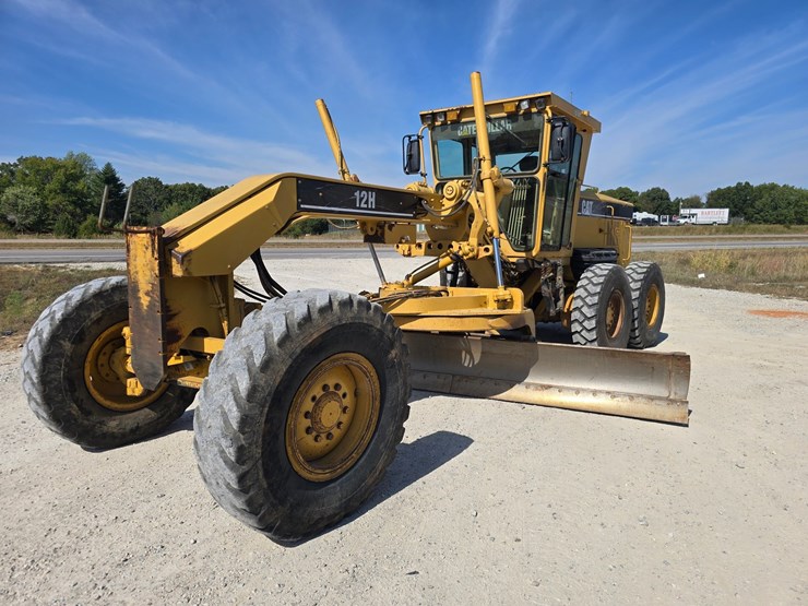 2005-caterpillar-12h-image-1