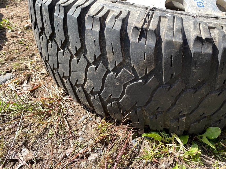 #1648-•-alcoa-10-bolt-aluminum-dually-wheel-with-tire-image-7